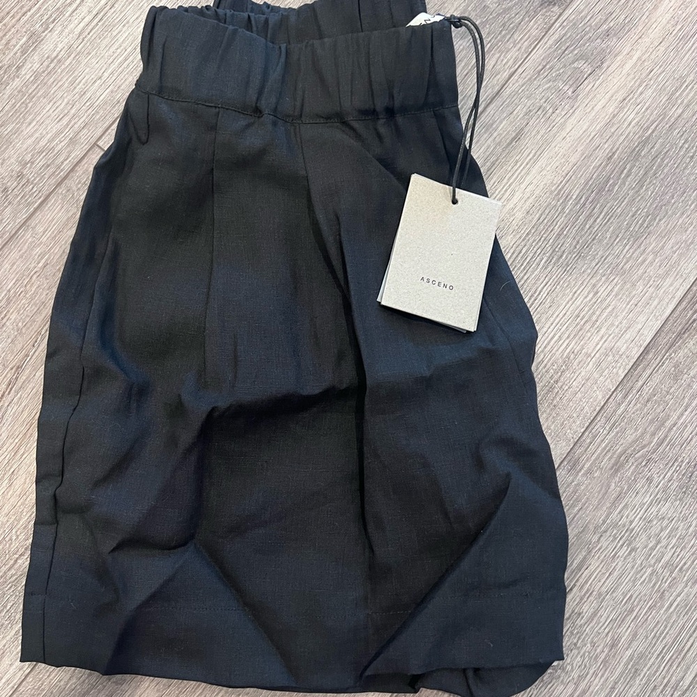 Asceno Zurich Black Organic Linen Shorts